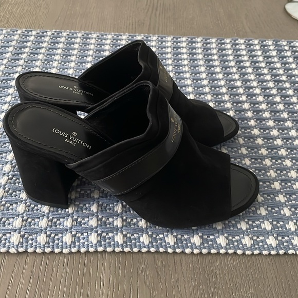 LOUIS VUITTON Chunky Heel Suede Woman Size 5 1/2. New - Picture 4 of 8